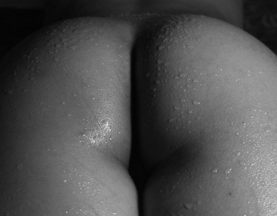 wet, eroticism, feminine, sensual, femininity, woman, sexy woman, girl, sexuality, adult, waist, body, model